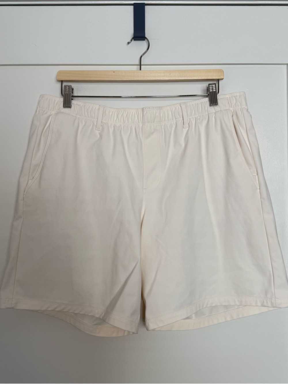Stephen Malbon Fabletics Shorts Mens Sz XL White Golf Chino Embroidered Pelican